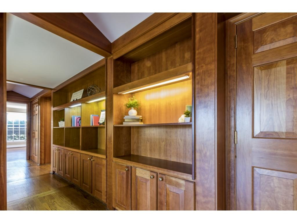 118 Ridgemont Road Johnson City, TN 37601 - Photo 16 of 16 Built in bookcase