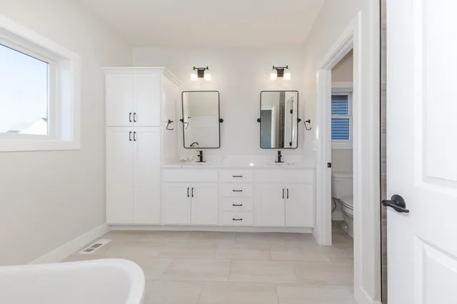 $584,900 | 5215 Castlebar Drive, Bloomington, IL 61705