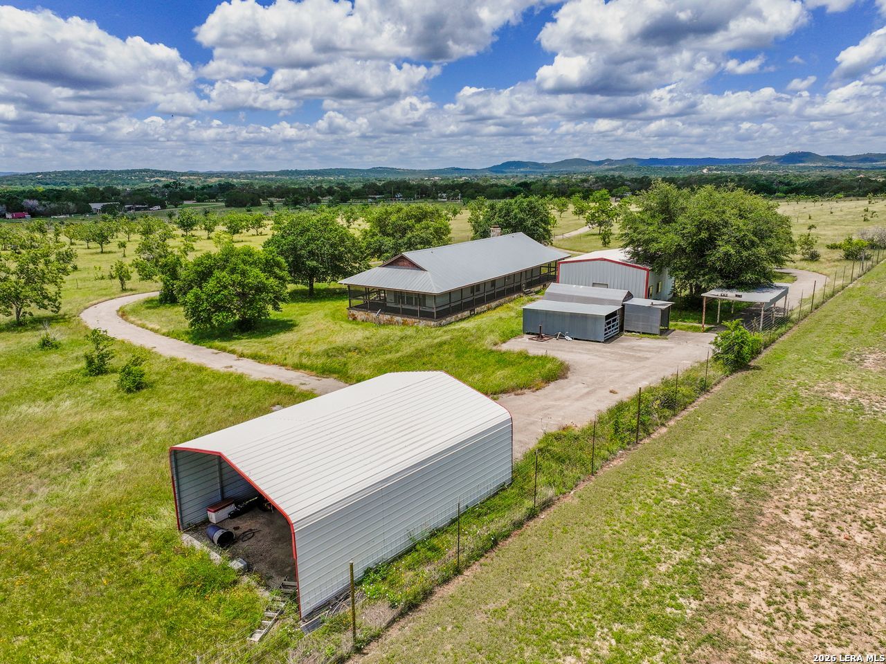 292 Old Loop 173 Bandera, TX 78003 - Photo 11 of 18