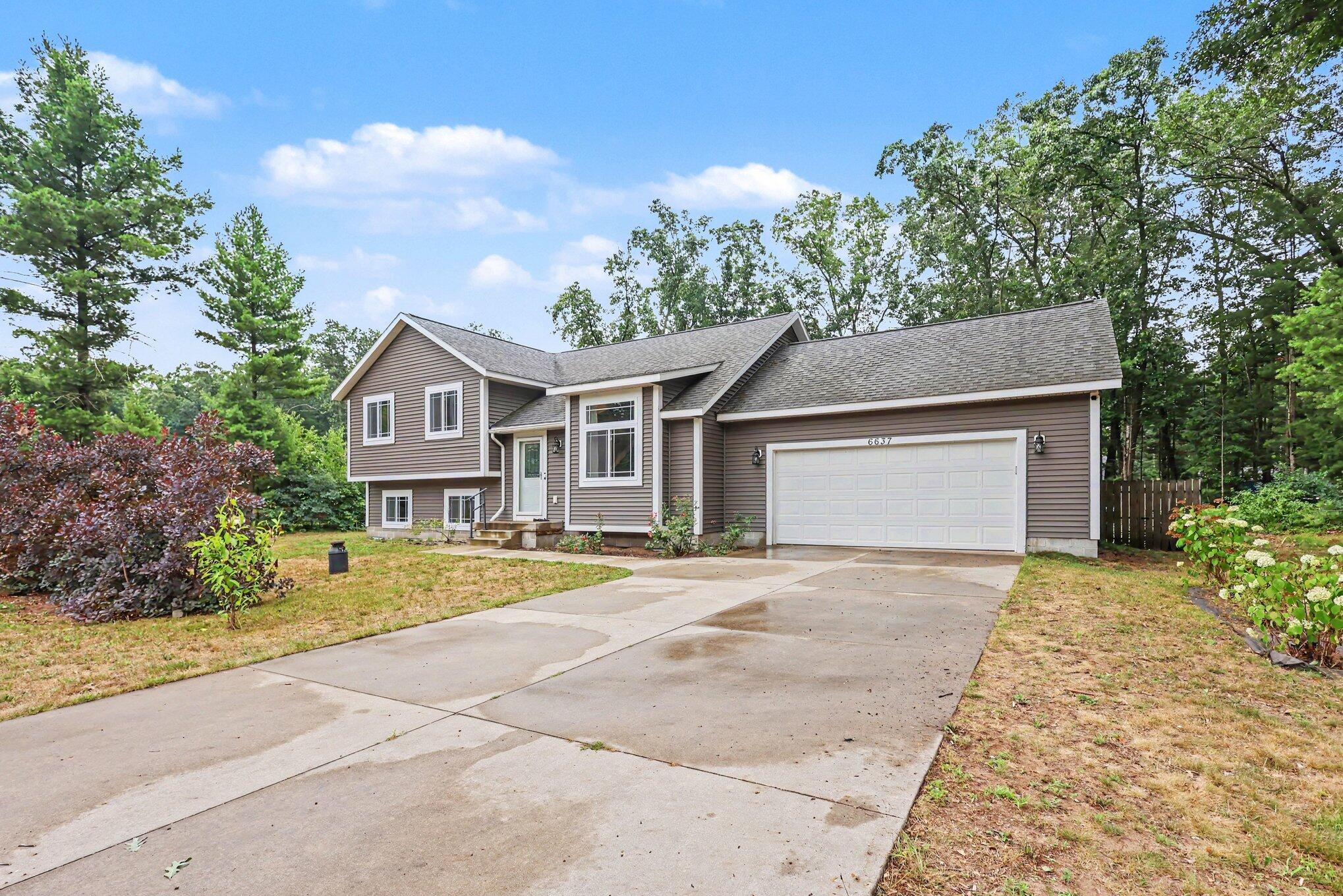 6637 Hall Road Muskegon, MI 49442 - Photo 3 of 27 Full Cement Driveway