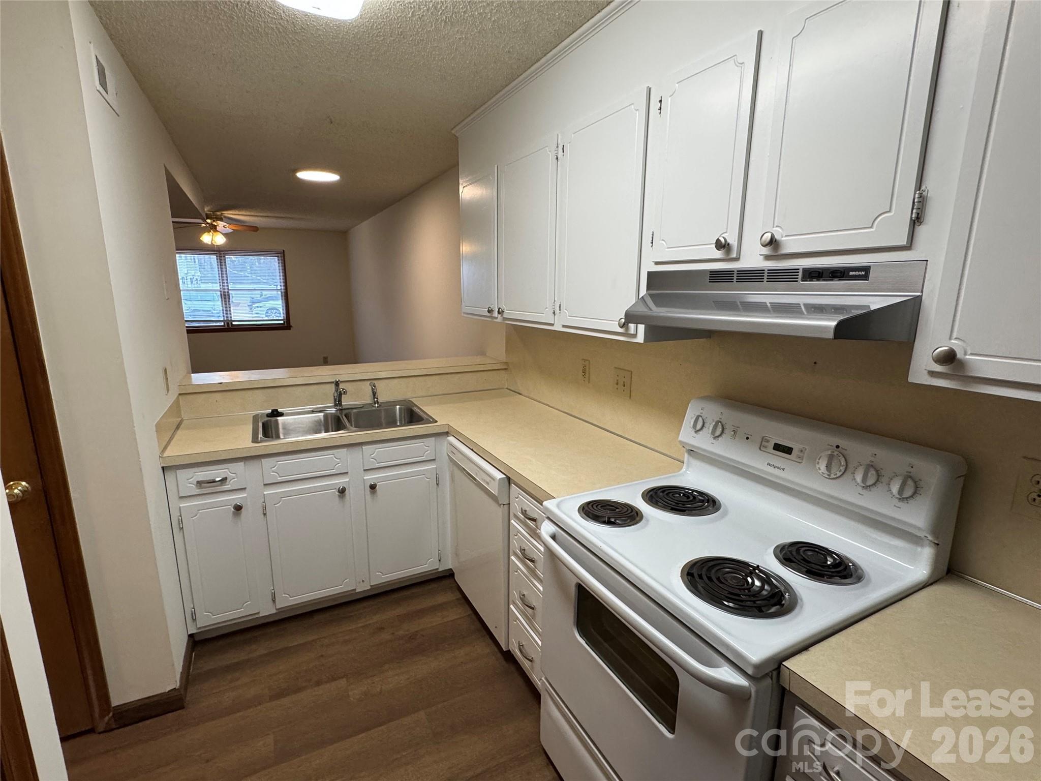 2033 Oakdale Road, Unit F Charlotte, NC 28216 - Photo 5 of 10