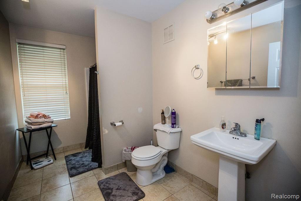 3075 Emmons Avenue Rochester Hills, MI 48307 - Photo 8 of 21
