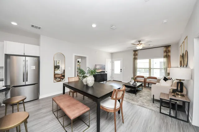 $1,673 | 7711 Longmire Road, Unit 2, Conroe, TX 77304