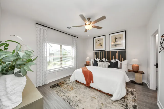 $1,673 | 7711 Longmire Road, Unit 2, Conroe, TX 77304