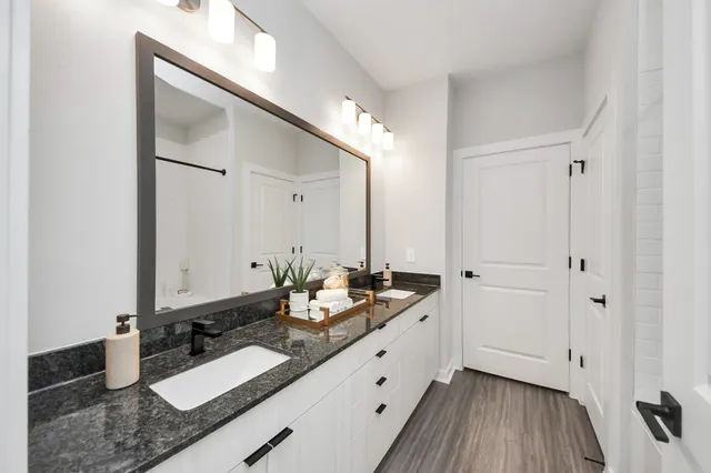 $1,673 | 7711 Longmire Road, Unit 2, Conroe, TX 77304