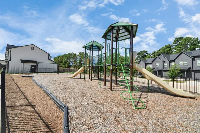 $1,673 | 7711 Longmire Road, Unit 2, Conroe, TX 77304