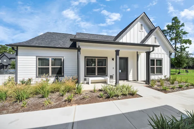 $1,673 | 7711 Longmire Road, Unit 2, Conroe, TX 77304