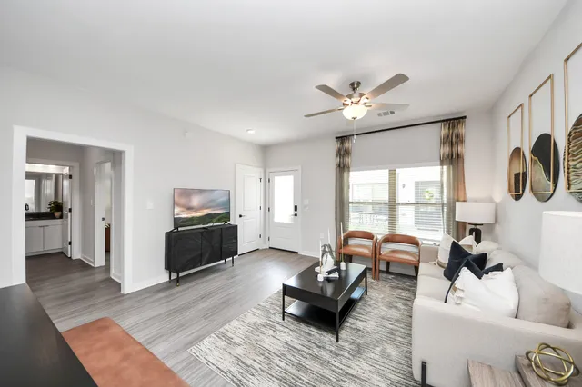 $1,673 | 7711 Longmire Road, Unit 2, Conroe, TX 77304