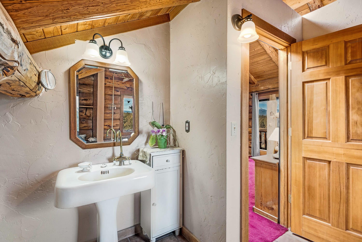 17545 Brandywine Road Bend, OR 97703 - Photo 15 of 30 upstairs bathroom