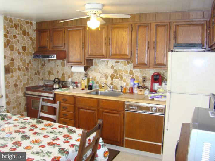 19 Hawthorne Road Broomall, PA 19008 - Photo 4 of 9 Gallery Image 4