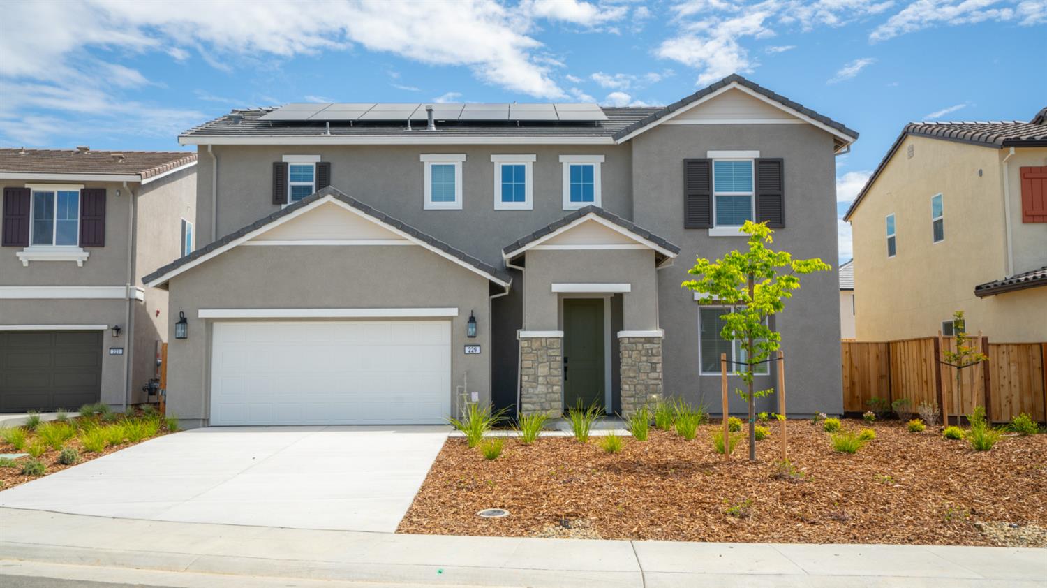 229 Rafters Court Lincoln, CA 95648 - Photo 1 of 13 a front view of a house with garden