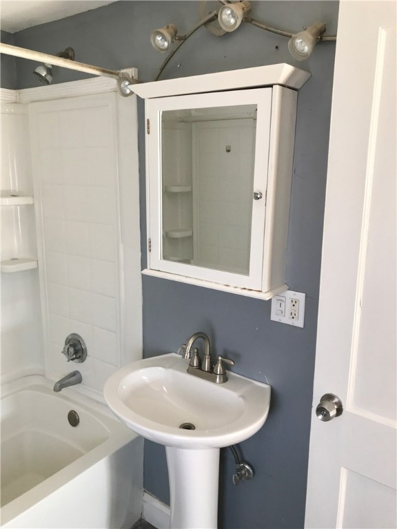 11 Enfield Road Warwick, RI 02886 - Photo 10 of 11 Gallery Image 10