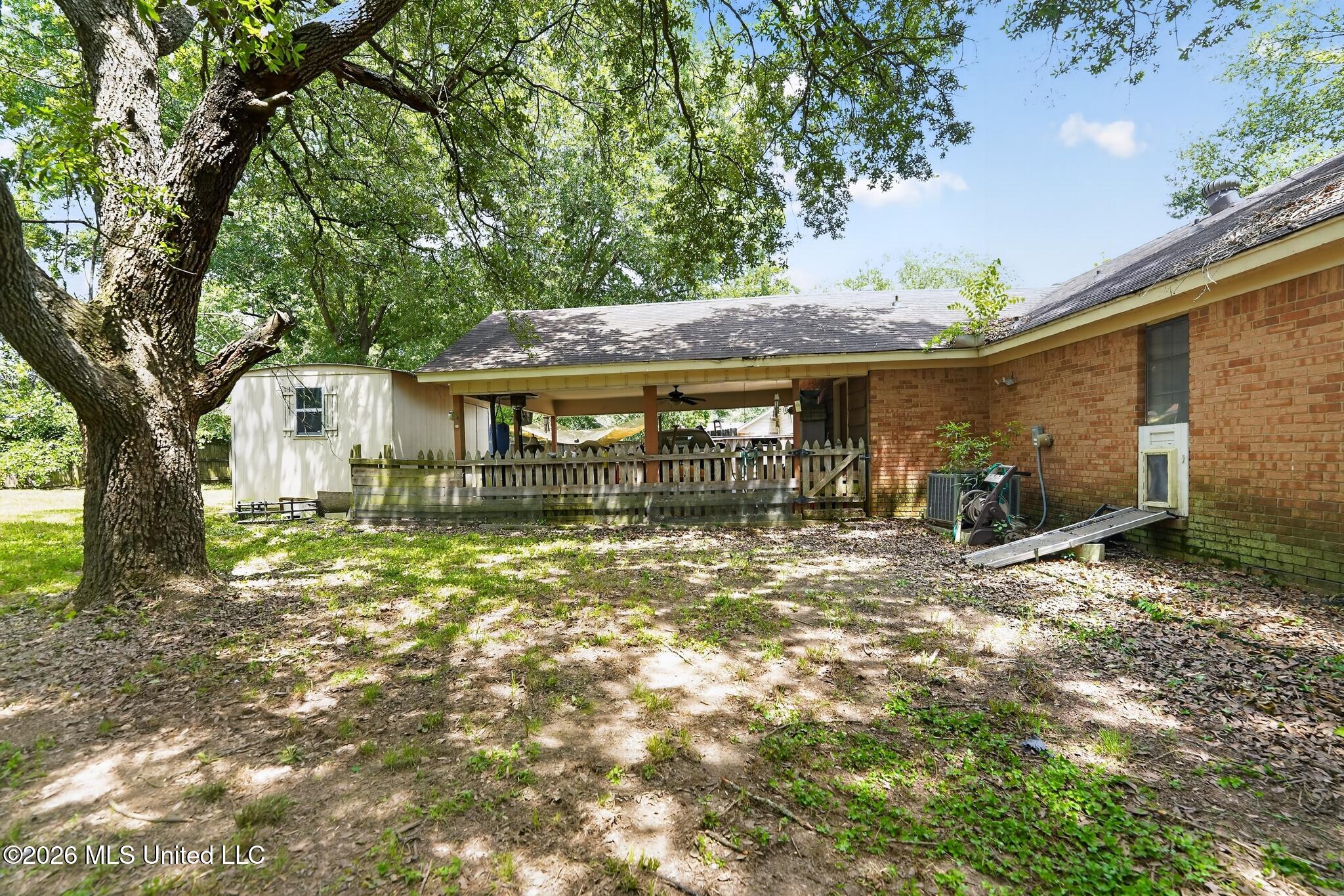 01_318_Longmeadow_Dr-Exterior-8233