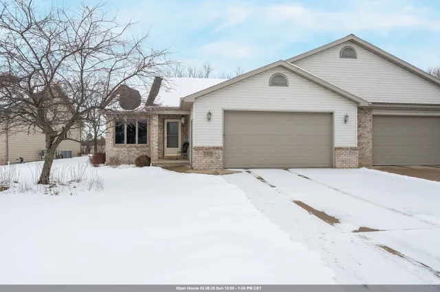 $319,900 | 1579 Pond View Drive, Neenah, WI 54956