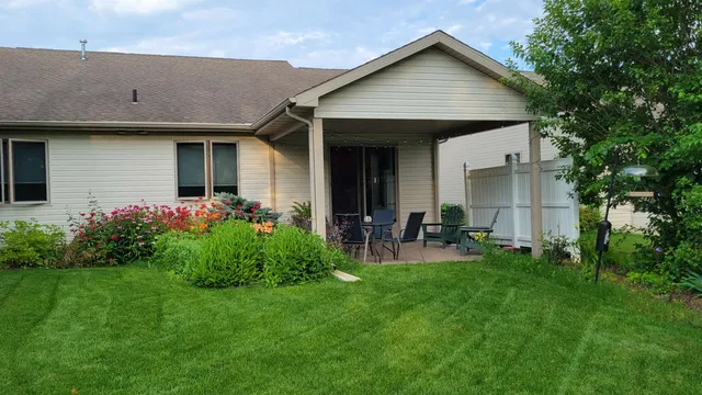 $319,900 | 1579 Pond View Drive, Neenah, WI 54956