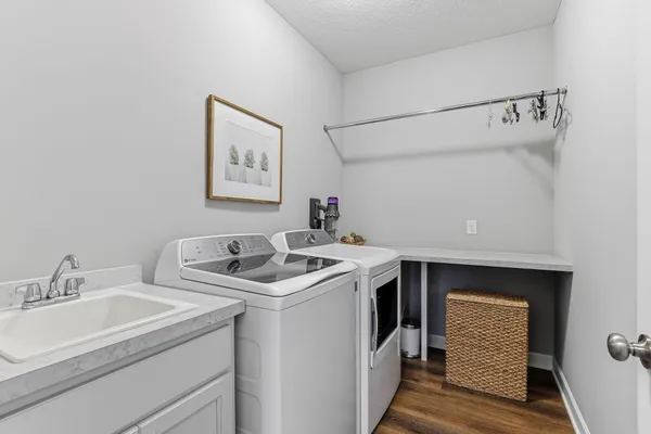 $699,999 | 106 Maple Terrace, Waconia, MN 55387