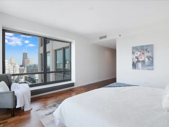 $1,235,000 | 130 North Garland Court, Unit 5101, Chicago, IL 60602