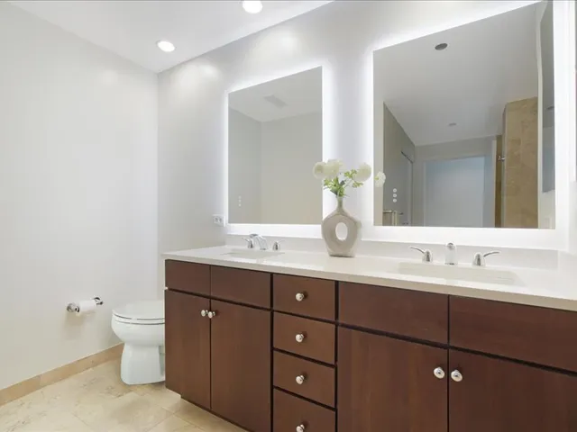 $1,235,000 | 130 North Garland Court, Unit 5101, Chicago, IL 60602