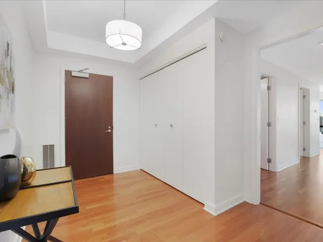 $1,235,000 | 130 North Garland Court, Unit 5101, Chicago, IL 60602