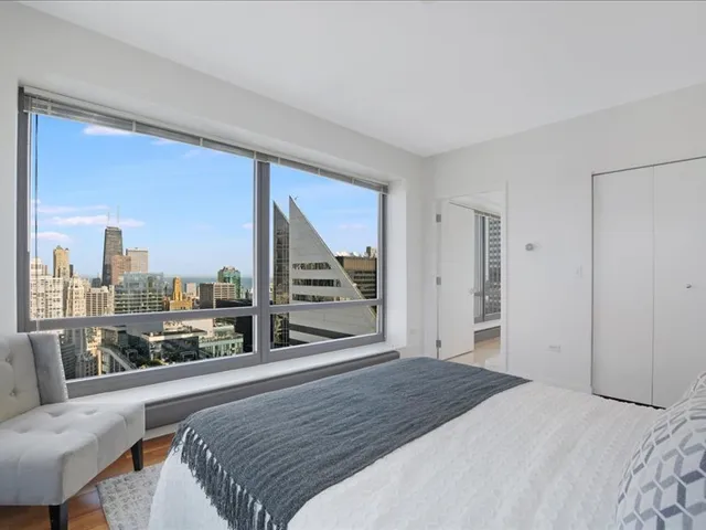 $1,235,000 | 130 North Garland Court, Unit 5101, Chicago, IL 60602