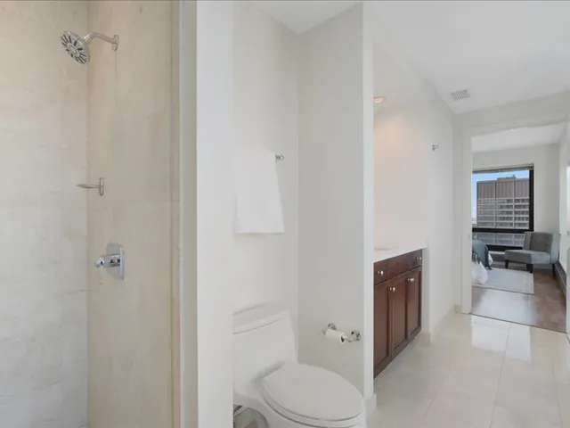 $1,235,000 | 130 North Garland Court, Unit 5101, Chicago, IL 60602