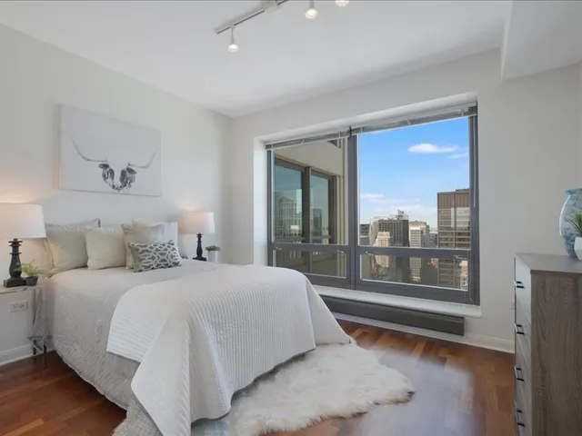 $1,235,000 | 130 North Garland Court, Unit 5101, Chicago, IL 60602