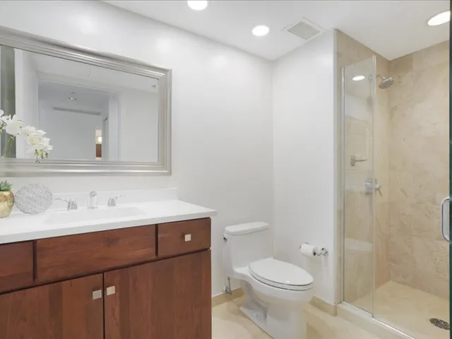 $1,235,000 | 130 North Garland Court, Unit 5101, Chicago, IL 60602