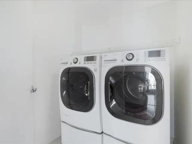 $1,235,000 | 130 North Garland Court, Unit 5101, Chicago, IL 60602