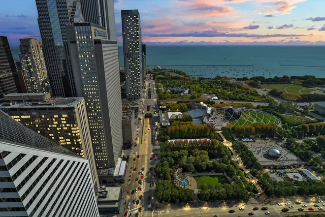 $1,235,000 | 130 North Garland Court, Unit 5101, Chicago, IL 60602