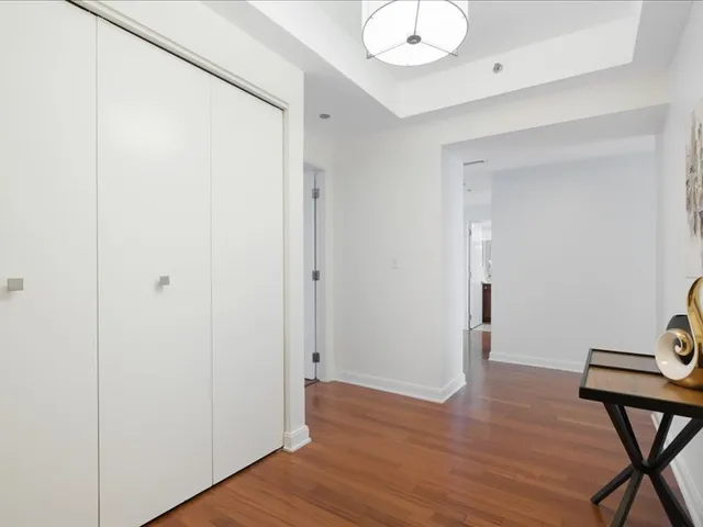 $1,235,000 | 130 North Garland Court, Unit 5101, Chicago, IL 60602