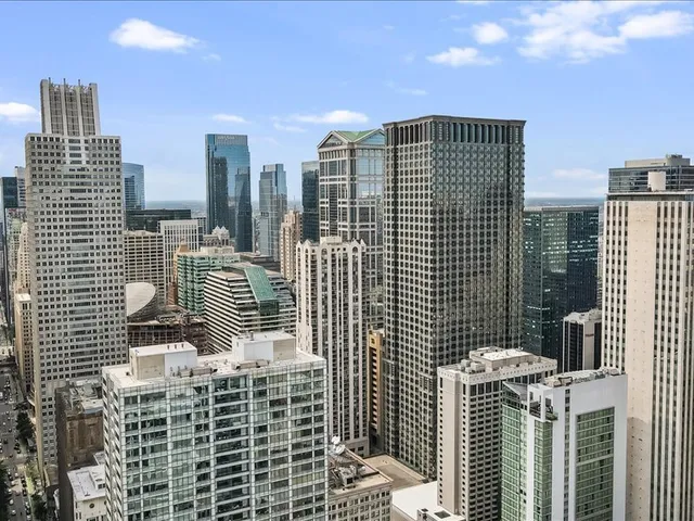 $1,235,000 | 130 North Garland Court, Unit 5101, Chicago, IL 60602