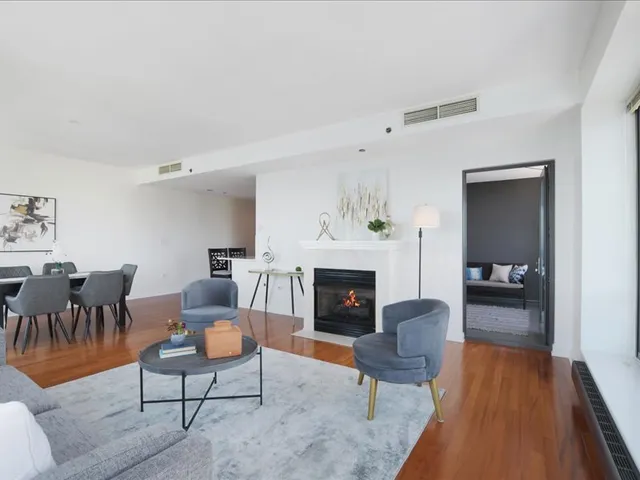 $1,235,000 | 130 North Garland Court, Unit 5101, Chicago, IL 60602