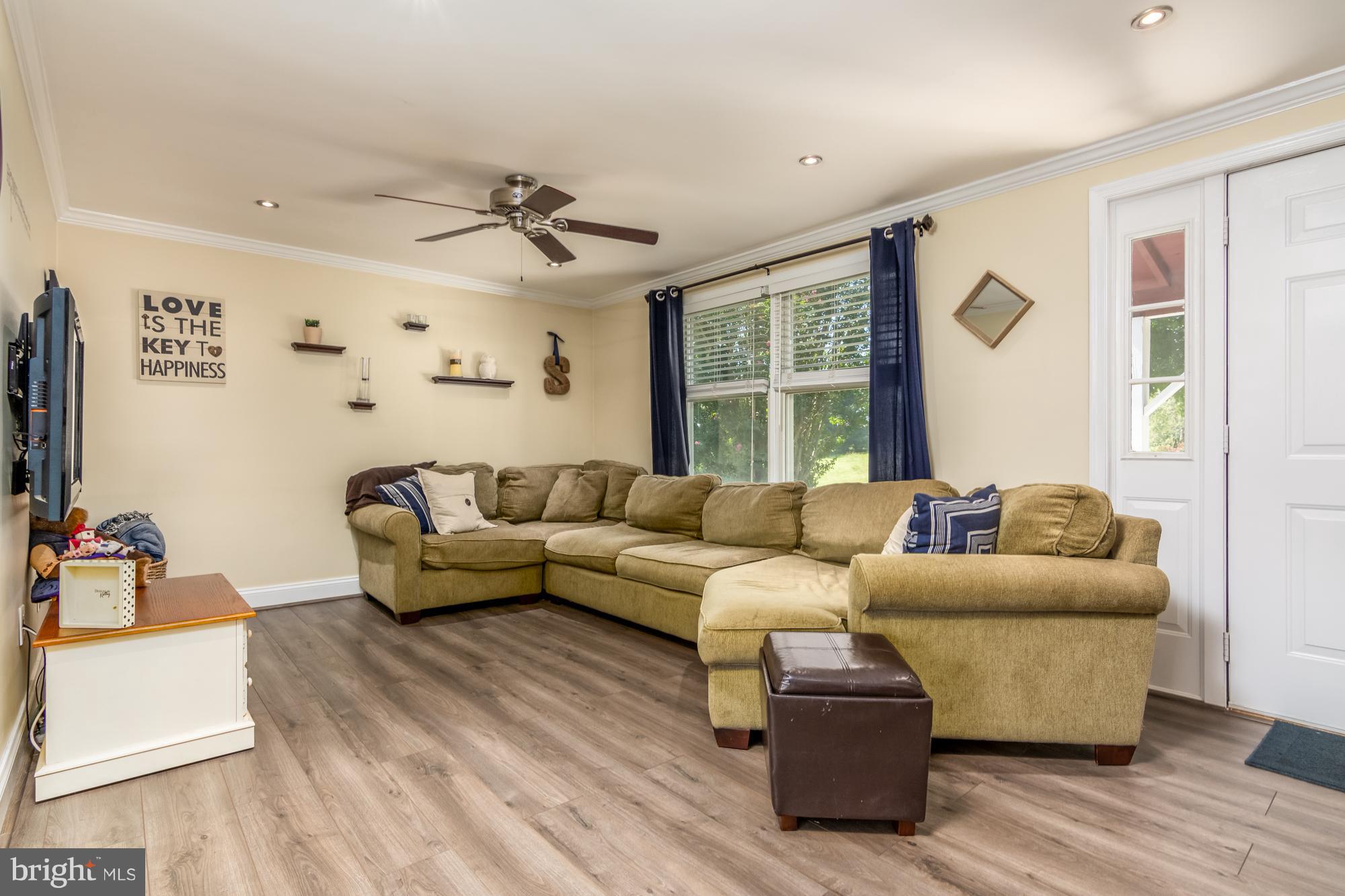 15124 Nelson Perrie Road Brandywine, MD 20613 - Photo 4 of 30 Living Room