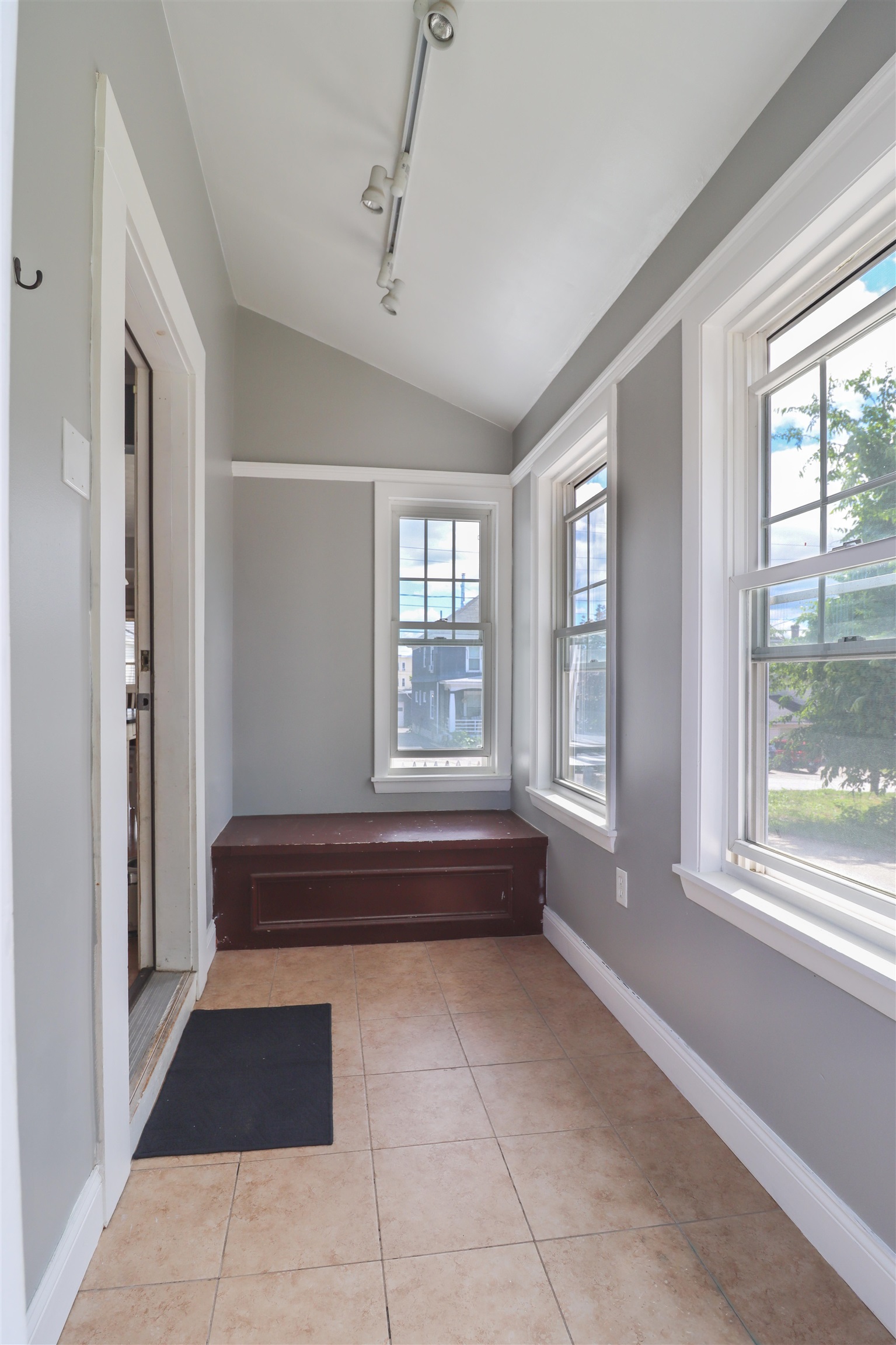 136 Morgan Street Manchester, NH 03102 - Photo 19 of 31