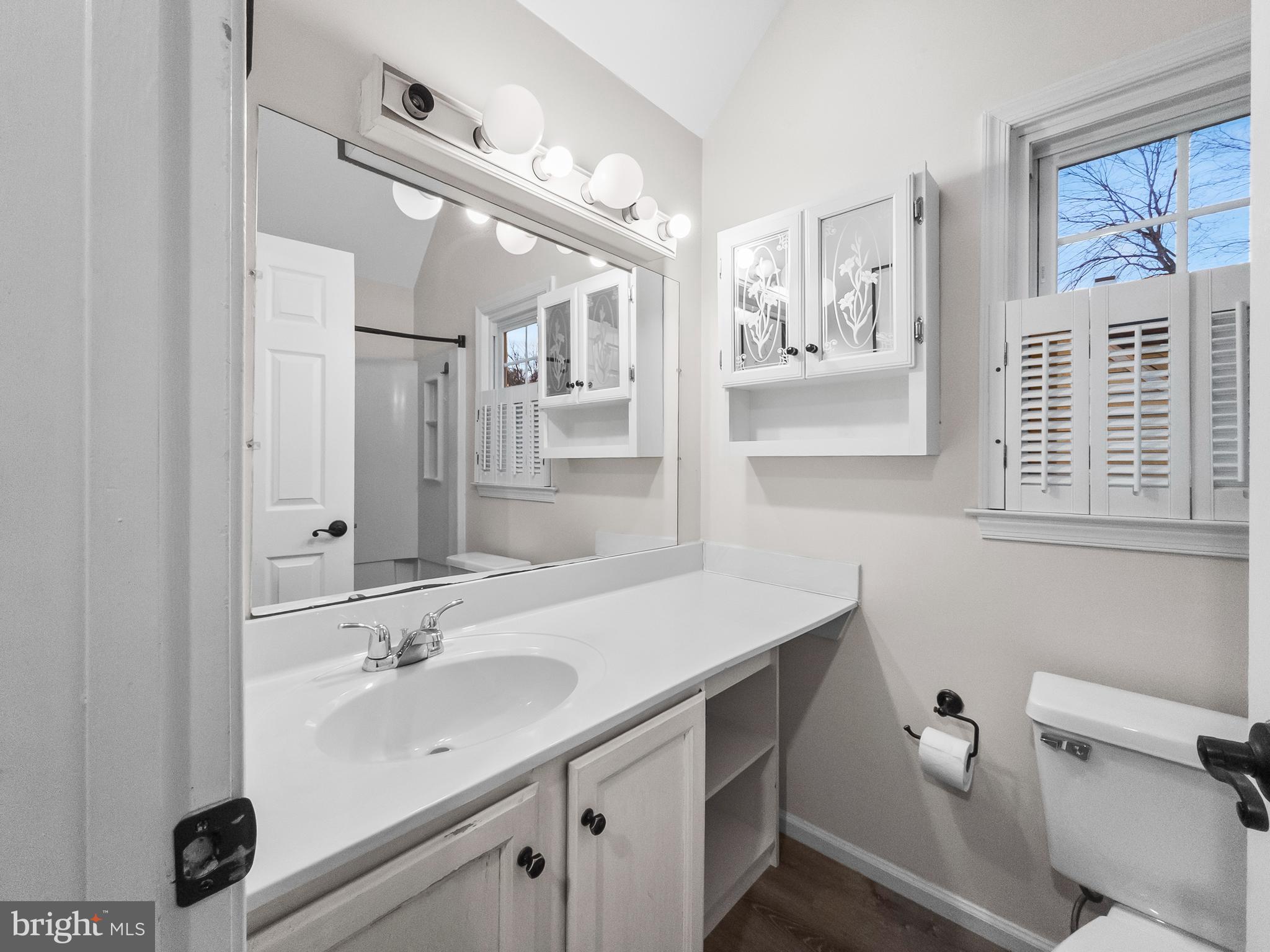 6586 Hemlock Point Road New Market, MD 21774 - Photo 11 of 19 Upper level full bath.