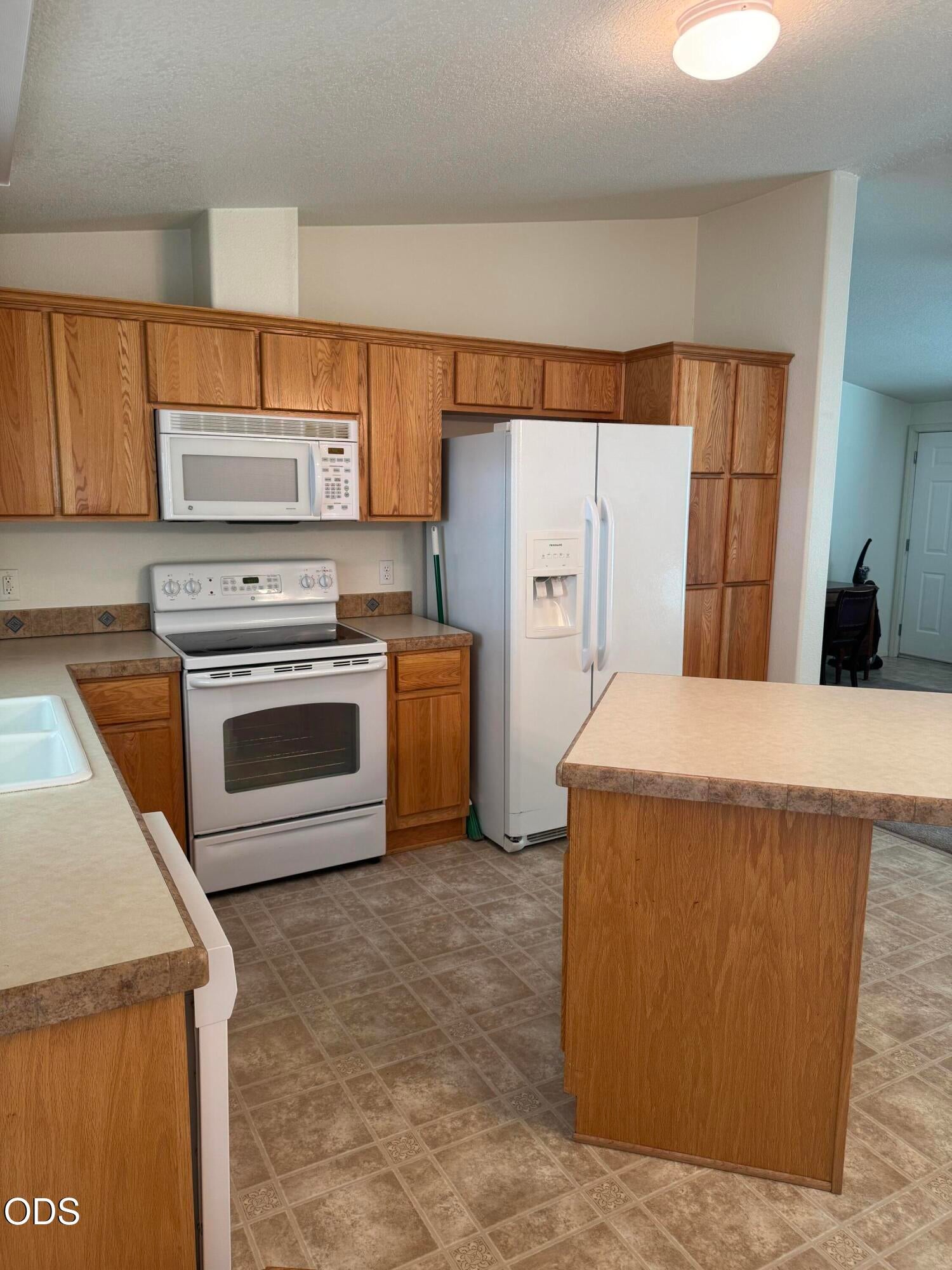2252 Table Rock Road, Unit SPC 121 Medford, OR 97501 - Photo 6 of 13 Gallery Image 6