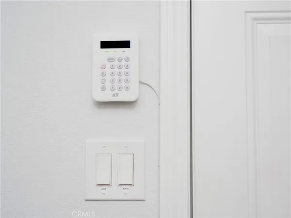 $1,100 | 1220 West 56th Street, Los Angeles, CA 90037