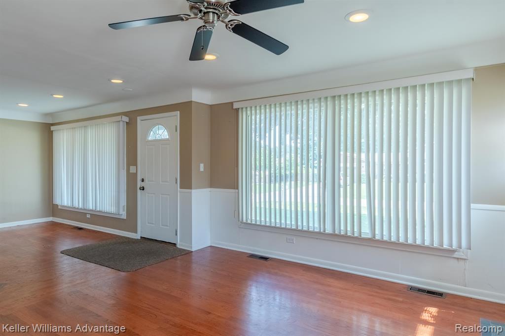 33401 Defour Drive Sterling Heights, MI 48310 - Photo 4 of 38