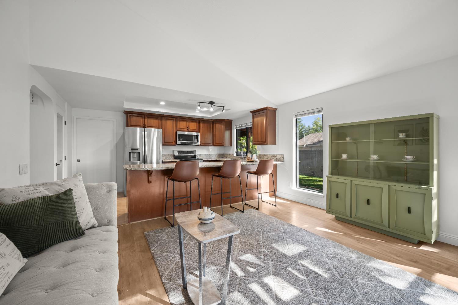 6427 Wittenham Way Orangevale, CA 95662 - Photo 22 of 51 a living room with furniture