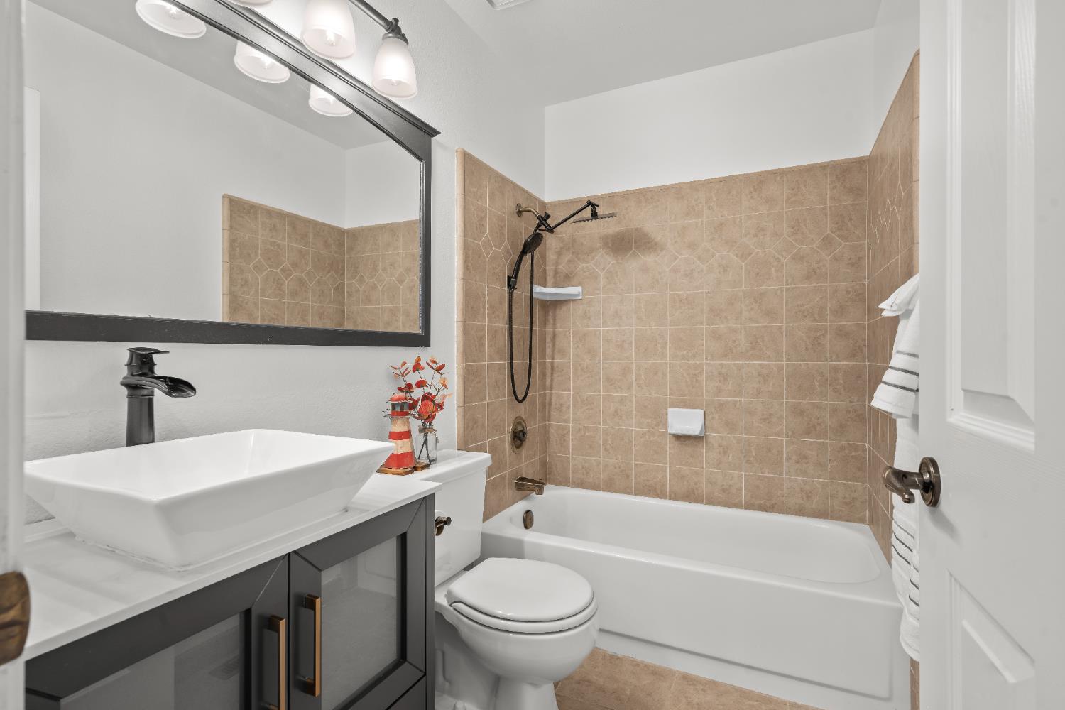 6427 Wittenham Way Orangevale, CA 95662 - Photo 31 of 51 a bathroom with a sink a toilet and a bathtub