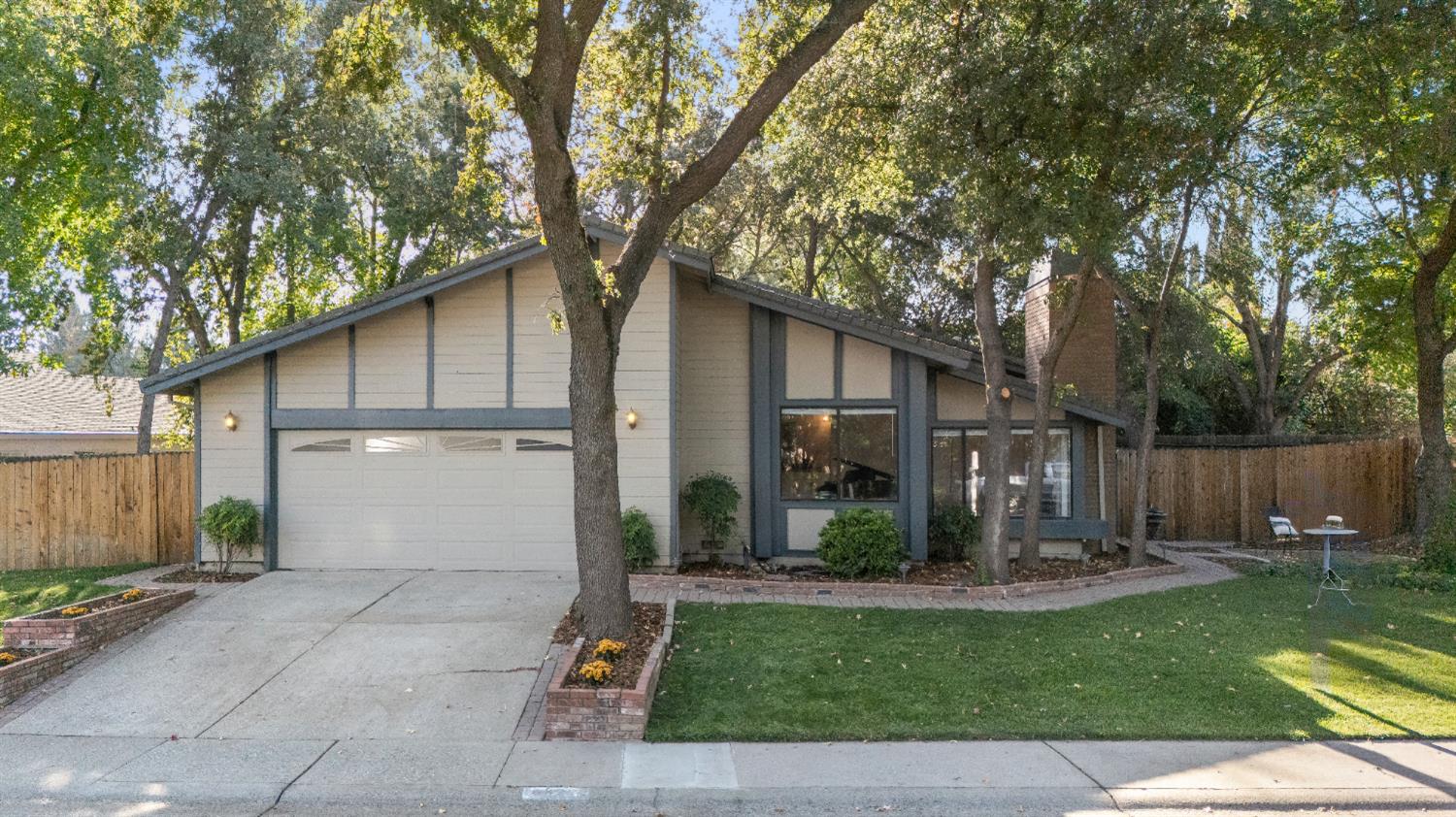 6427 Wittenham Way Orangevale, CA 95662 - Photo 45 of 51 a front view of house with a garden