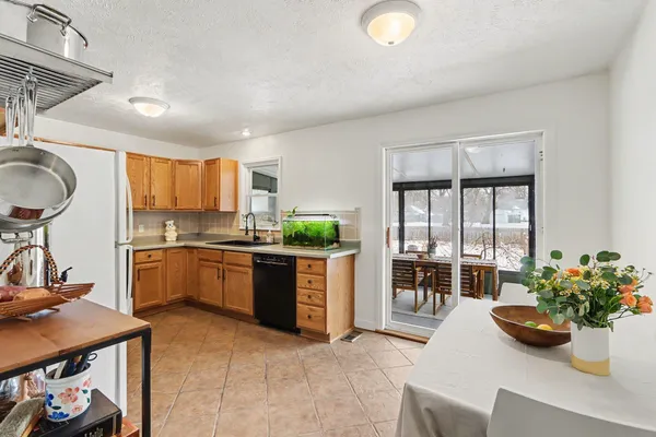 $215,000 | 1527 Kingston Avenue, Kalamazoo, MI 49001