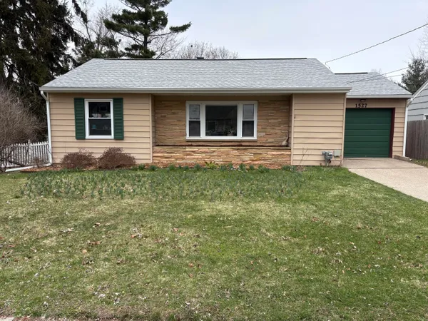 $215,000 | 1527 Kingston Avenue, Kalamazoo, MI 49001