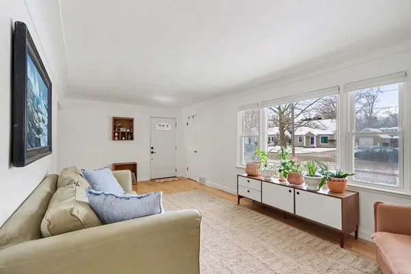 $215,000 | 1527 Kingston Avenue, Kalamazoo, MI 49001