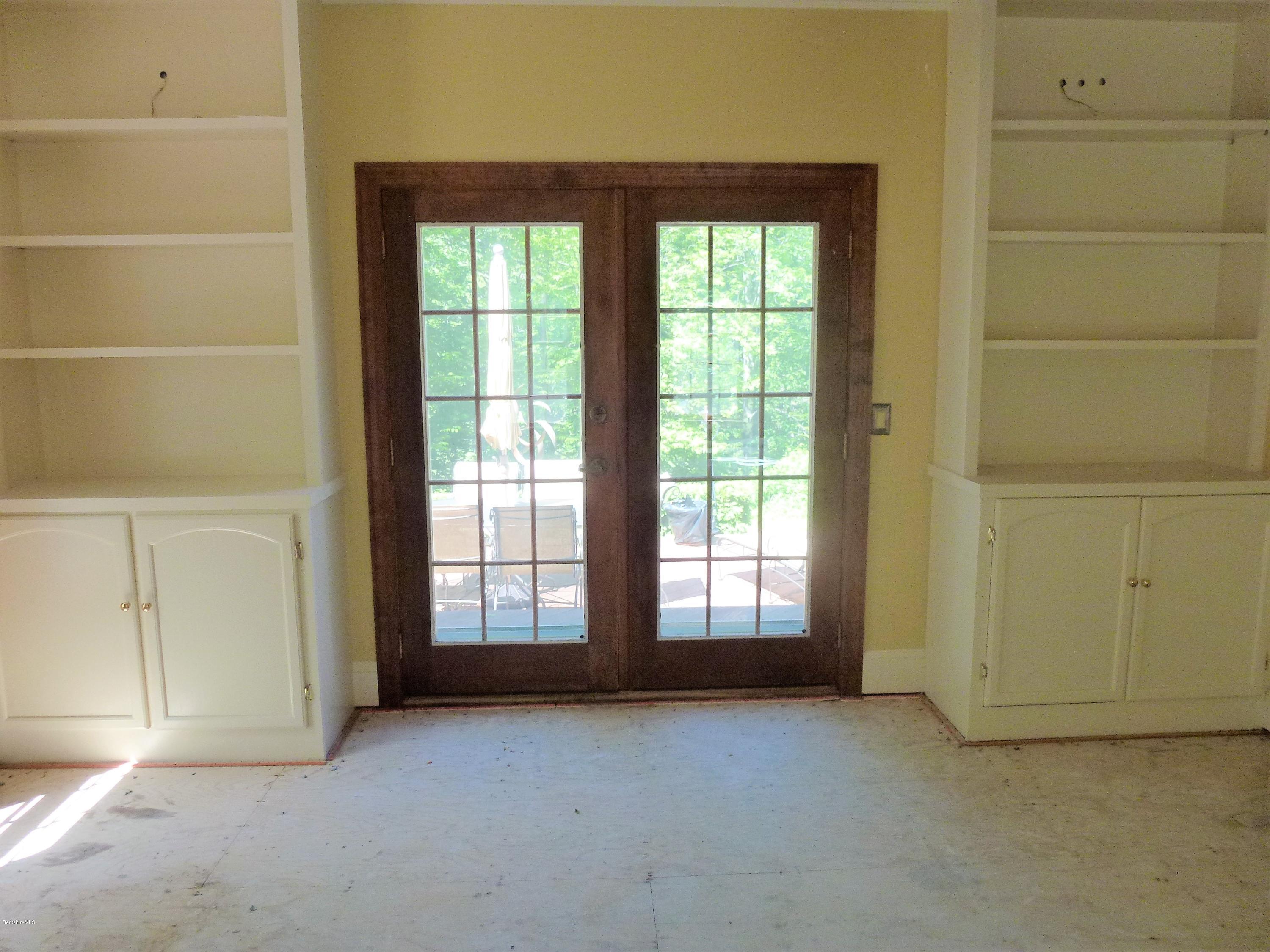 94 Roys Road New Ashford, MA 01237 - Photo 14 of 30 Library