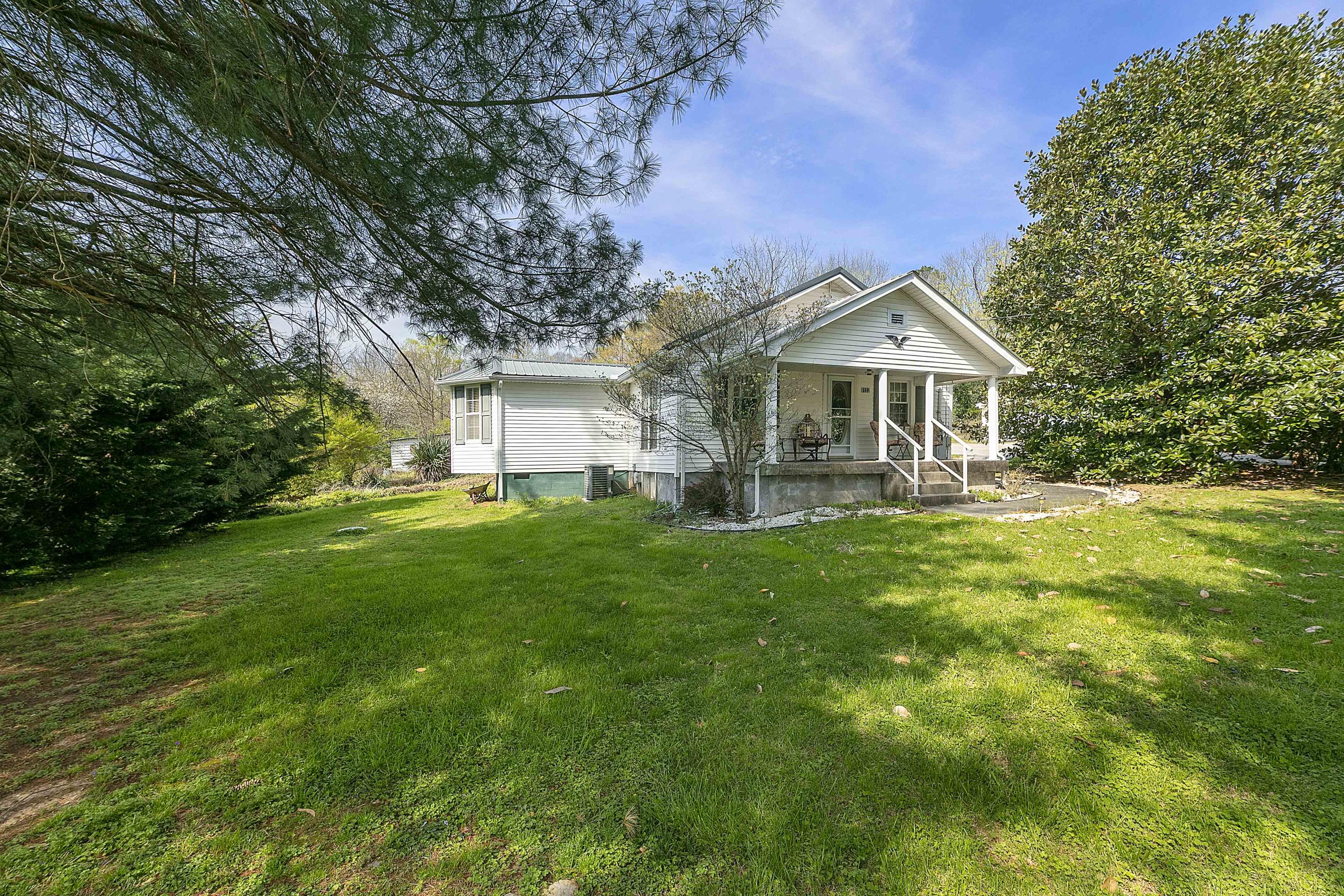 8123 Bell Road Knoxville, TN 37938 - Photo 2 of 20 Large Front Yard