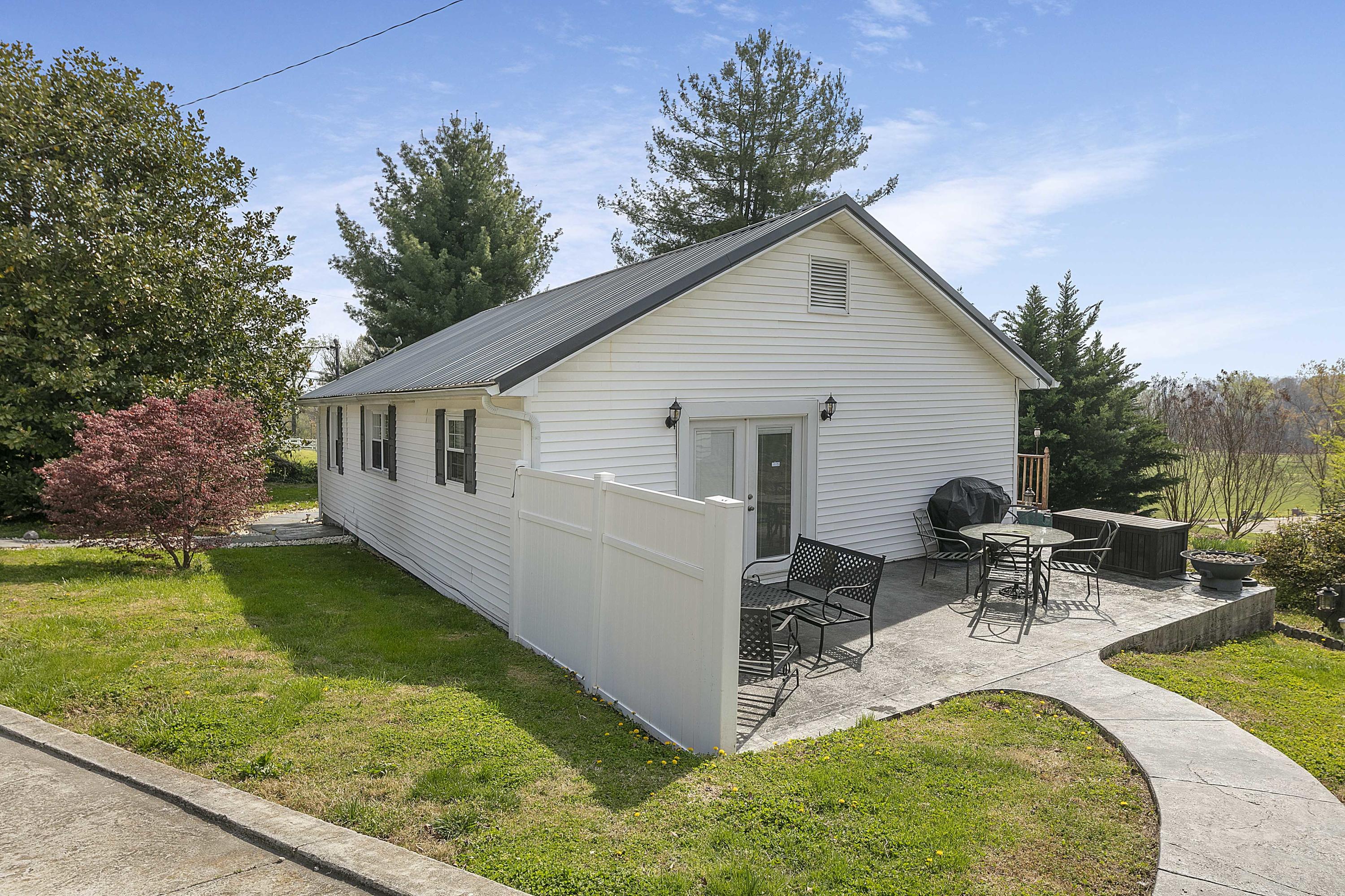 8123 Bell Road Knoxville, TN 37938 - Photo 13 of 20 Outdoor Patio