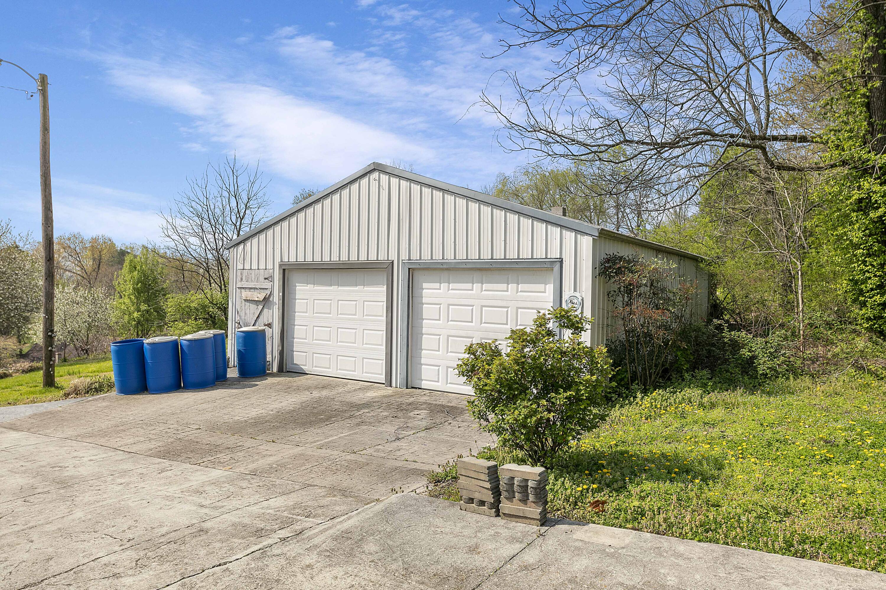 8123 Bell Road Knoxville, TN 37938 - Photo 16 of 20 Detached Garage