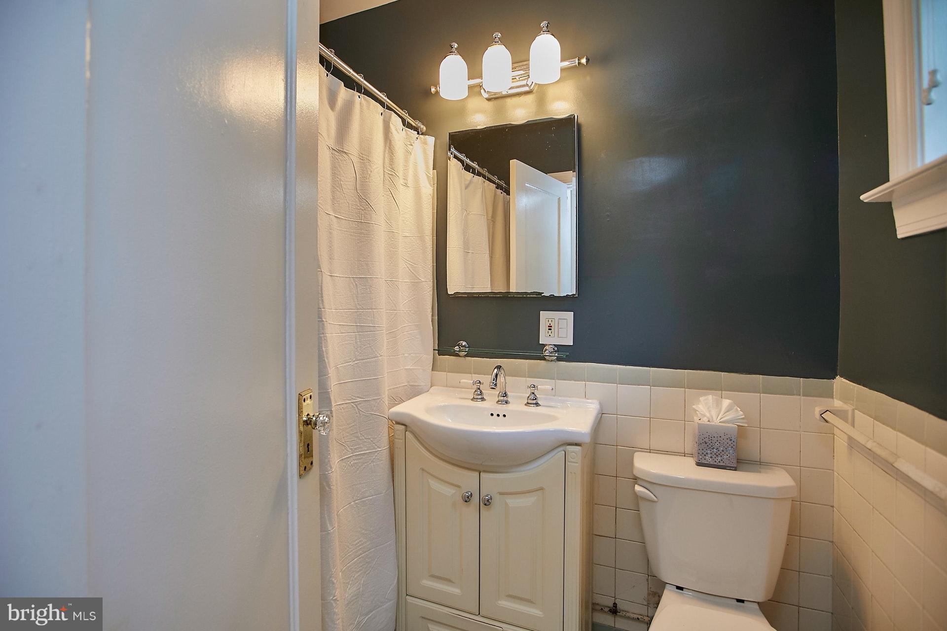 3740 Gunston Road Alexandria, VA 22302 - Photo 22 of 30 BATHROOM
