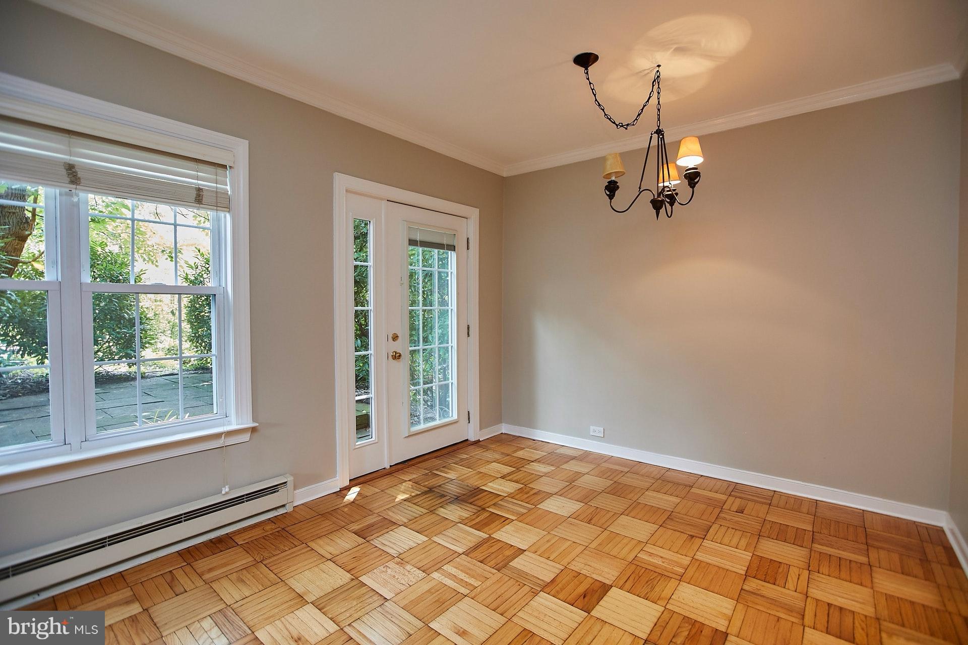 3740 Gunston Road Alexandria, VA 22302 - Photo 8 of 30 DINING ROOM W/DOOR TO PATIO